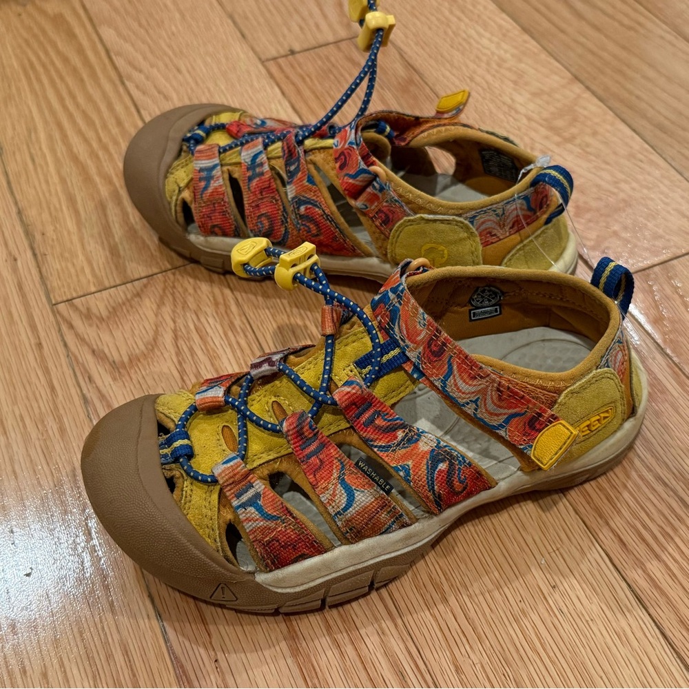 Keen kids Newport H2 washable Sandle size 2 Orange peel yellow